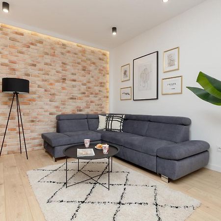 Loft Apartment With Parking In Warsaw By Noclegi Renters Экстерьер фото
