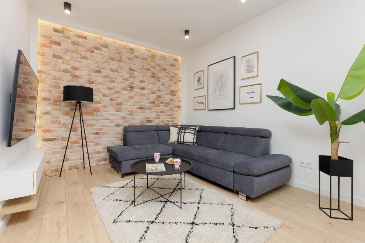 Loft Apartment With Parking In Warsaw By Noclegi Renters Экстерьер фото