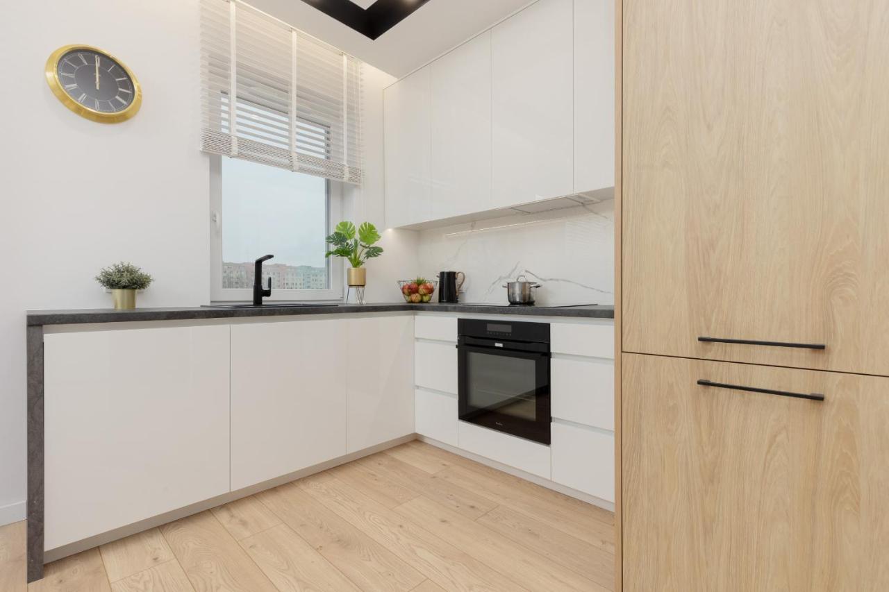 Loft Apartment With Parking In Warsaw By Noclegi Renters Экстерьер фото