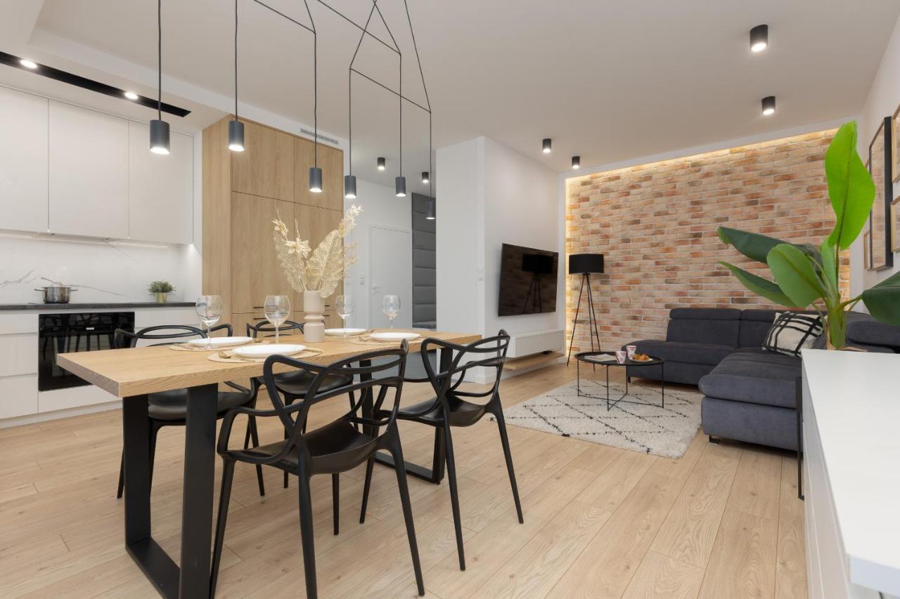 Loft Apartment With Parking In Warsaw By Noclegi Renters Экстерьер фото