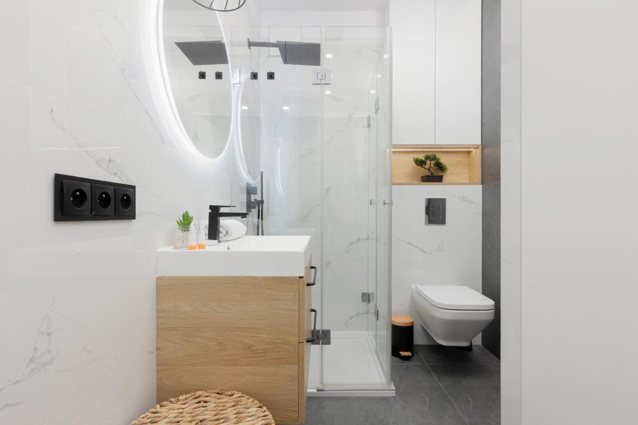 Loft Apartment With Parking In Warsaw By Noclegi Renters Экстерьер фото